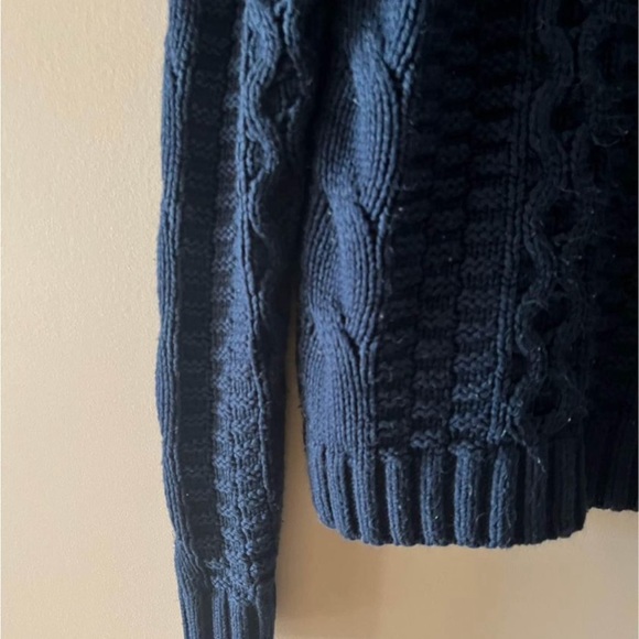 Simons Turtleneck - Picture 3 of 3